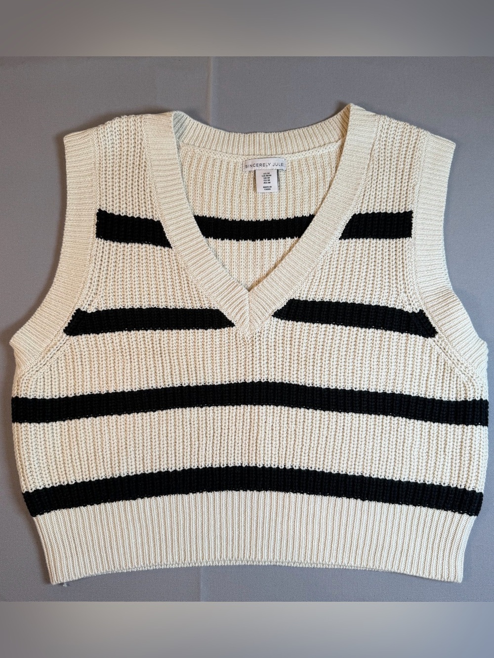 Sincerly Jules Women’s szM Cream and Black Striped V‑Neck Sweater Vest